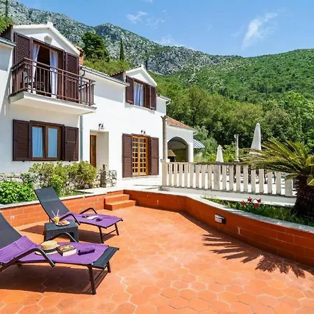 Three Bedroom Surrounded By Nature With Pool Gruda