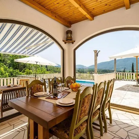 Villa Three Bedroom Surrounded By Nature With Pool