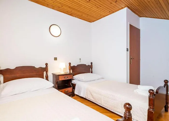 Three Bedroom Surrounded By Nature With Pool Gruda