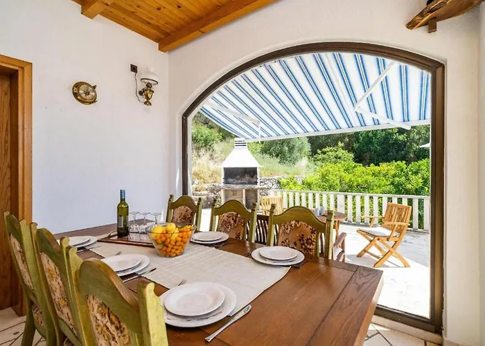 Three Bedroom Surrounded By Nature With Pool *