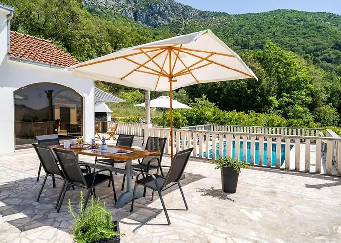 Βίλα Three Bedroom Surrounded By Nature With Pool