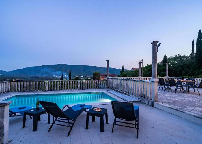 Three Bedroom Surrounded By Nature With Pool Βίλα