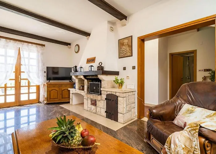 Three Bedroom Surrounded By Nature With Pool Βίλα