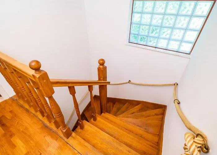 Three Bedroom Surrounded By Nature With Pool *