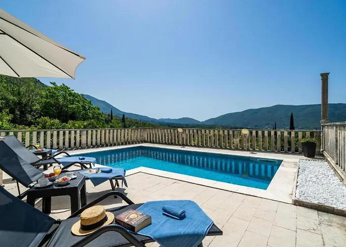 Three Bedroom Surrounded By Nature With Pool Βίλα
