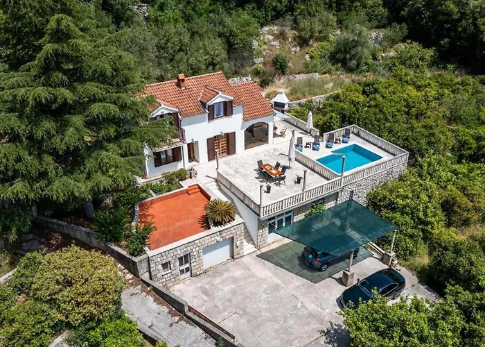 Βίλα Three Bedroom Surrounded By Nature With Pool *