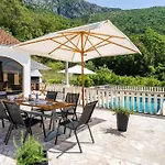 Βίλα Three Bedroom Surrounded By Nature With Pool