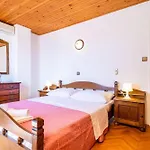 Βίλα Three Bedroom Surrounded By Nature With Pool Gruda