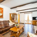 Three Bedroom Surrounded By Nature With Pool