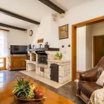 Three Bedroom Surrounded By Nature With Pool Βίλα