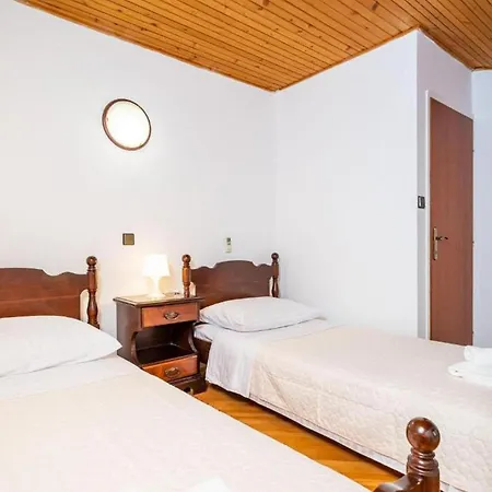 Three Bedroom Surrounded By Nature With Pool Gruda