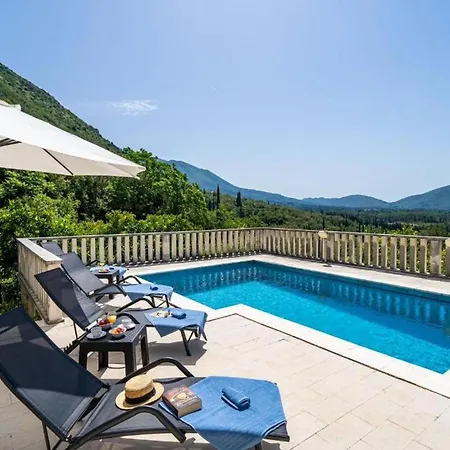 Three Bedroom Surrounded By Nature With Pool וילה *