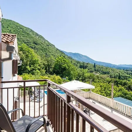 Three Bedroom Surrounded By Nature With Pool וילה *