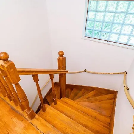 Three Bedroom Surrounded By Nature With Pool *