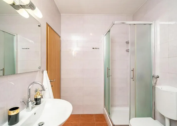 Villa Three Bedroom Surrounded By Nature With Pool *