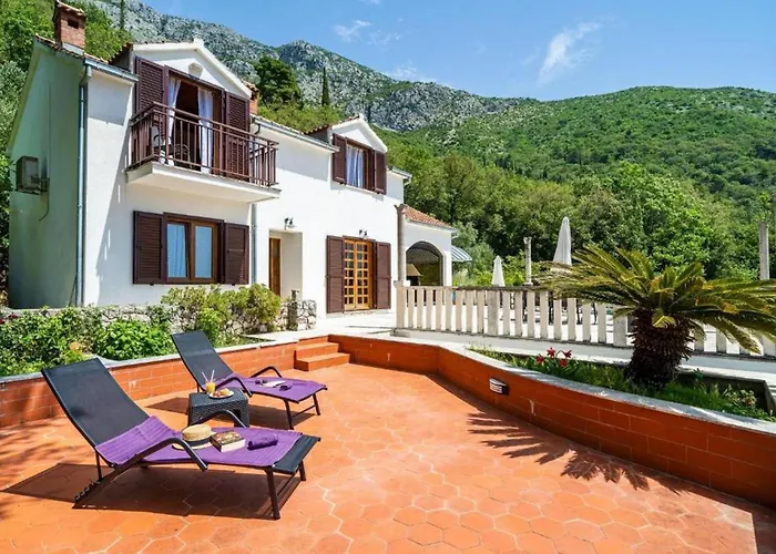 Three Bedroom Surrounded By Nature With Pool Gruda