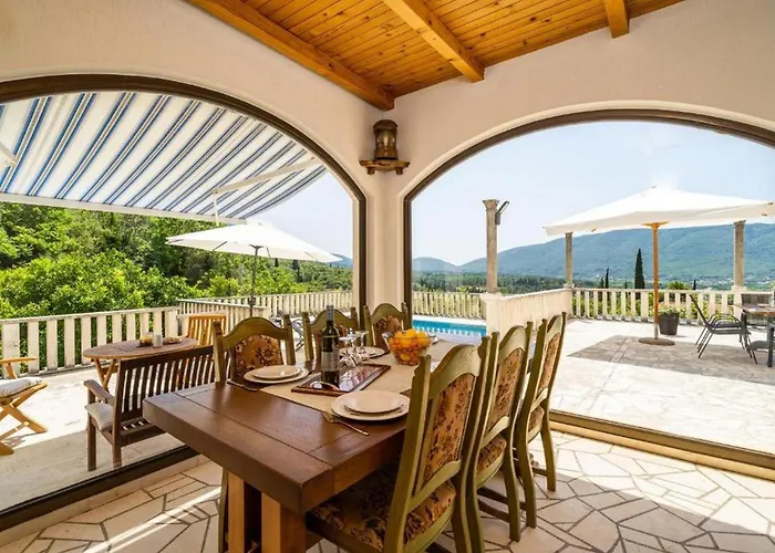 Villa Three Bedroom Surrounded By Nature With Pool